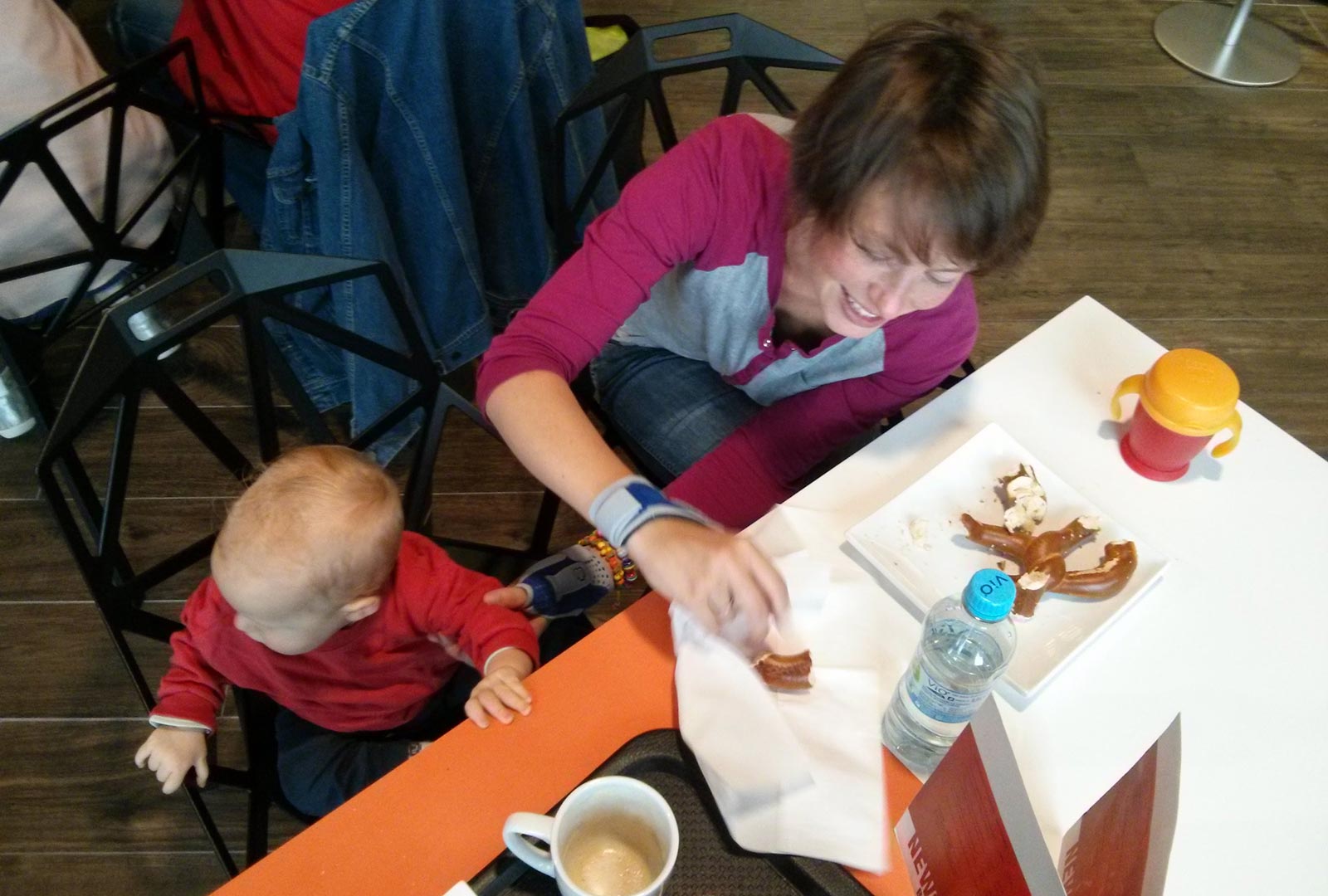 Albert and Agnieszka have breakfast.