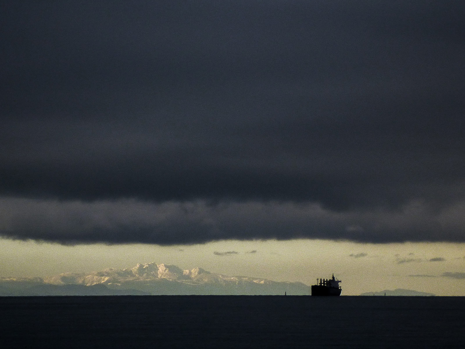 A peek to Vancouver Island